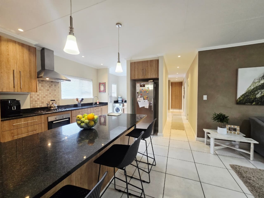 3 Bedroom Property for Sale in Earls Court Lifestyle Estate Western Cape